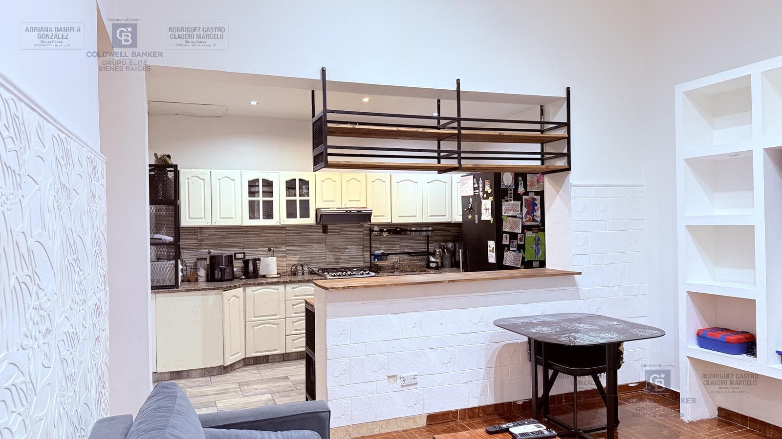 4-ROOM HOUSE FOR SALE ON PRIVATE LOT WITH TERRACE, LIVING ROOM, AND BARBECUE AREA IN BARRACAS