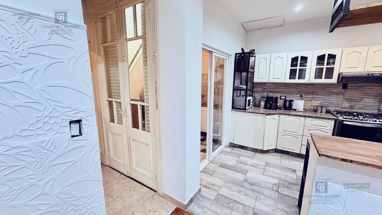 4-ROOM HOUSE FOR SALE ON PRIVATE LOT WITH TERRACE, LIVING ROOM, AND BARBECUE AREA IN BARRACAS