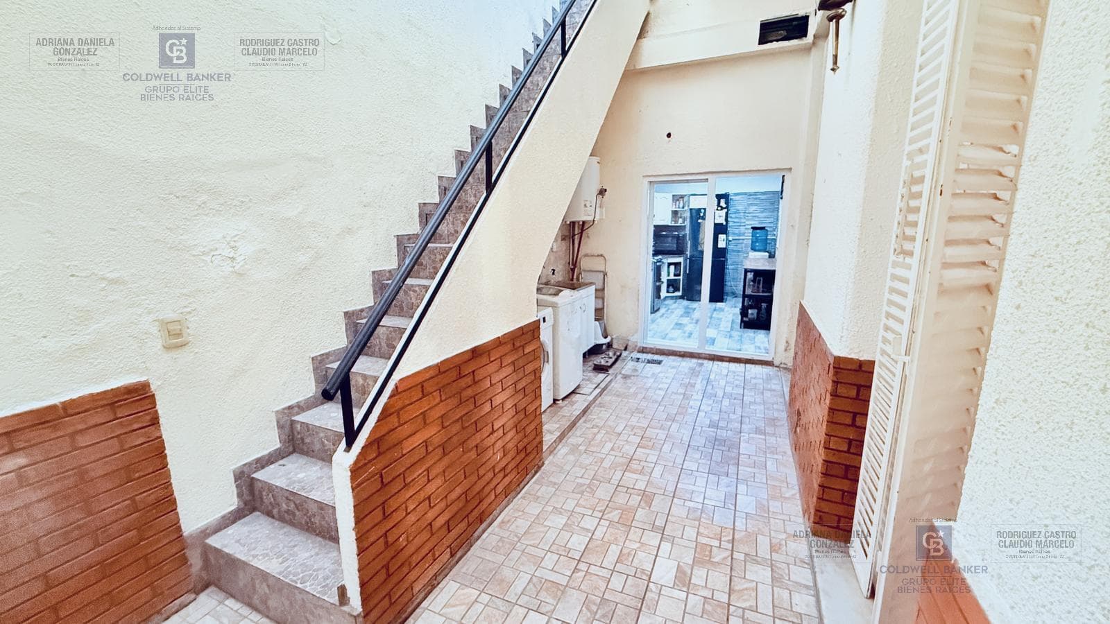 4-ROOM HOUSE FOR SALE ON PRIVATE LOT WITH TERRACE, LIVING ROOM, AND BARBECUE AREA IN BARRACAS
