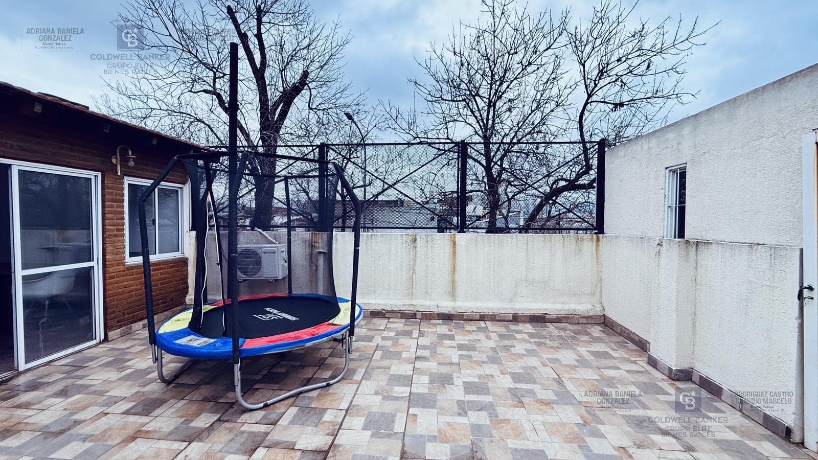 4-ROOM HOUSE FOR SALE ON PRIVATE LOT WITH TERRACE, LIVING ROOM, AND BARBECUE AREA IN BARRACAS