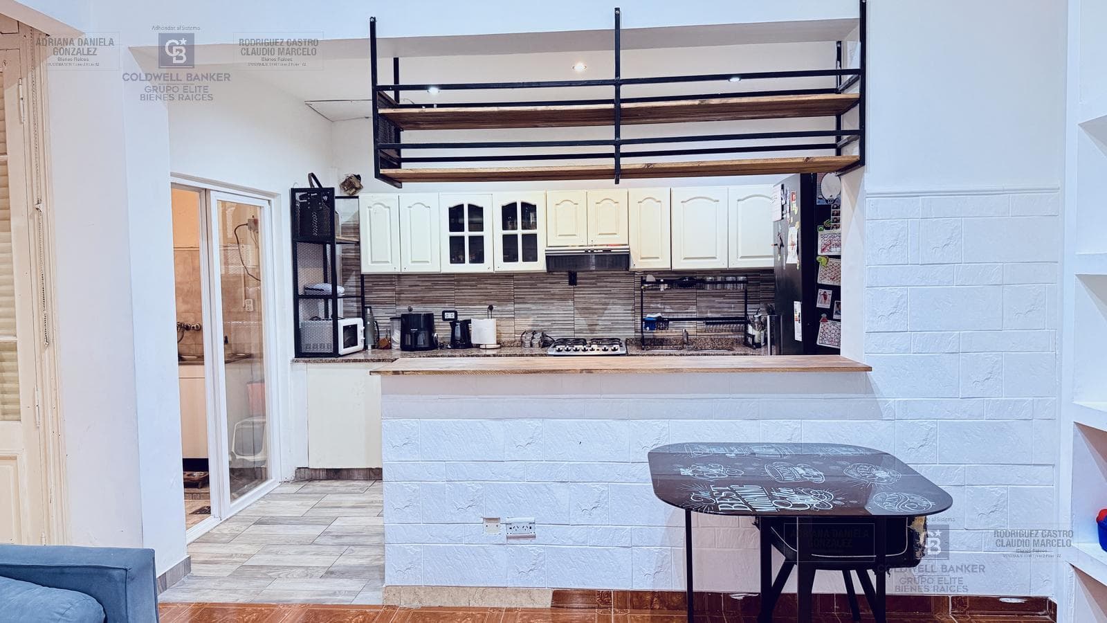 4-ROOM HOUSE FOR SALE ON PRIVATE LOT WITH TERRACE, LIVING ROOM, AND BARBECUE AREA IN BARRACAS
