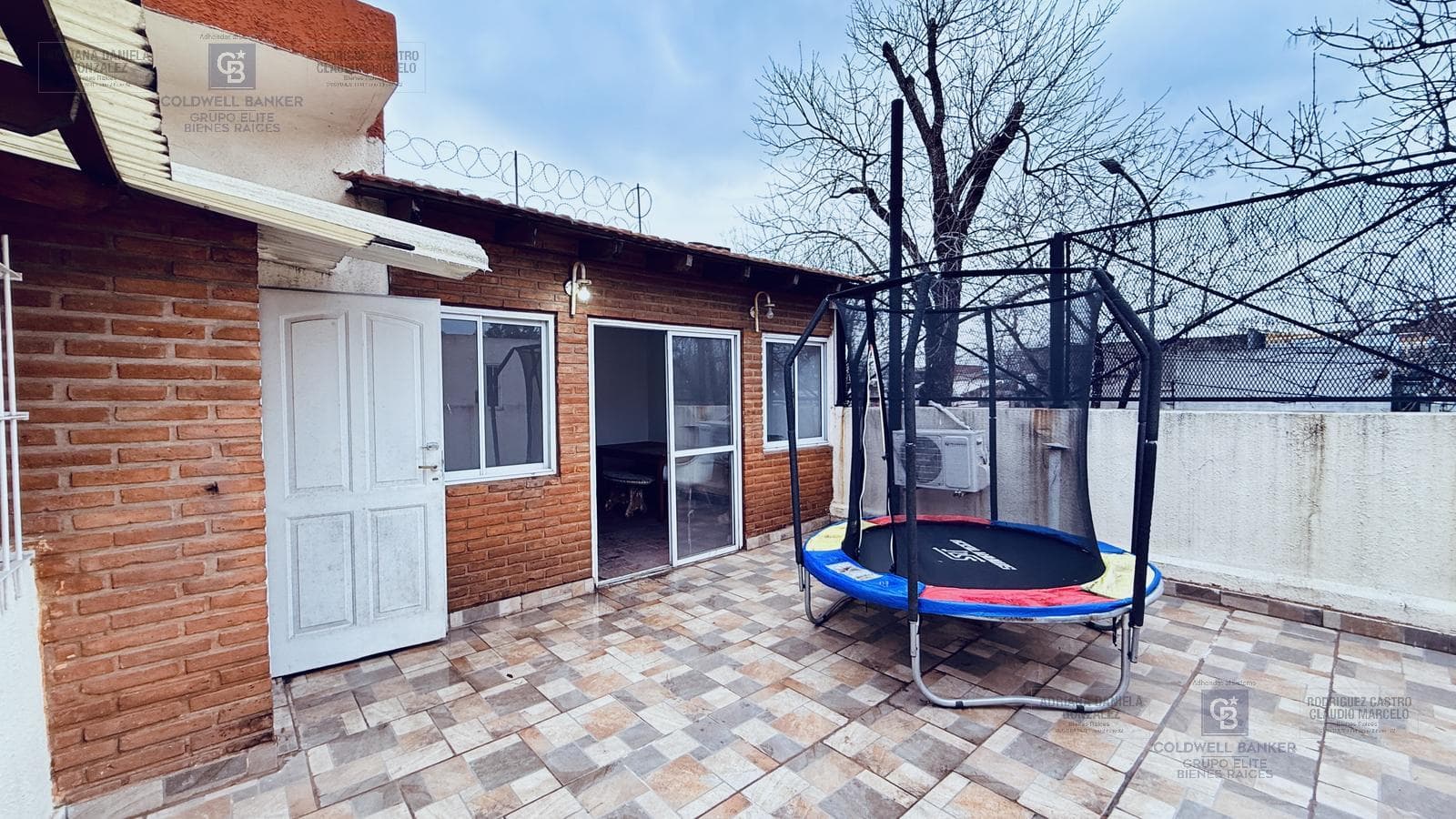 4-ROOM HOUSE FOR SALE ON PRIVATE LOT WITH TERRACE, LIVING ROOM, AND BARBECUE AREA IN BARRACAS