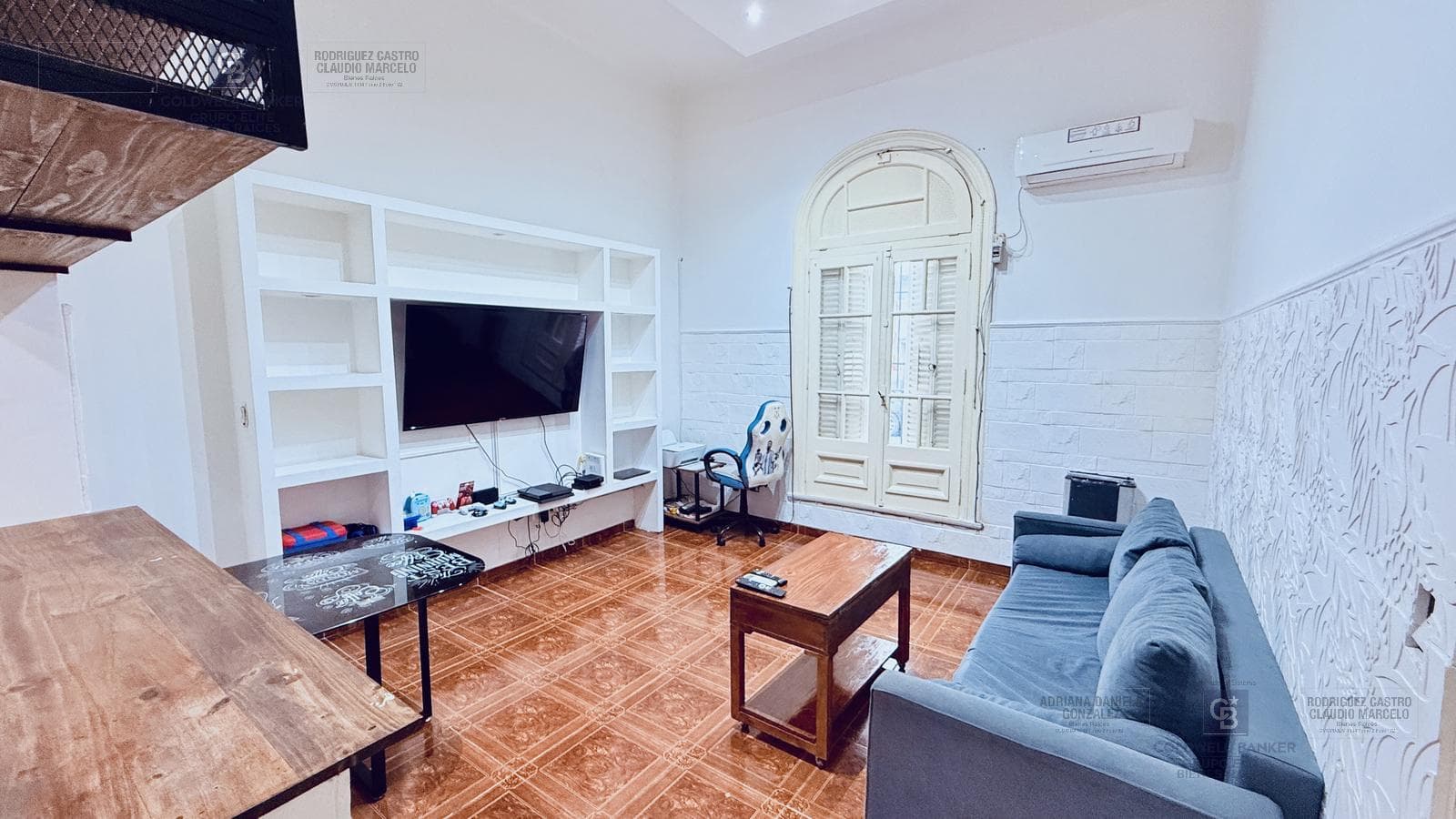 4-ROOM HOUSE FOR SALE ON PRIVATE LOT WITH TERRACE, LIVING ROOM, AND BARBECUE AREA IN BARRACAS