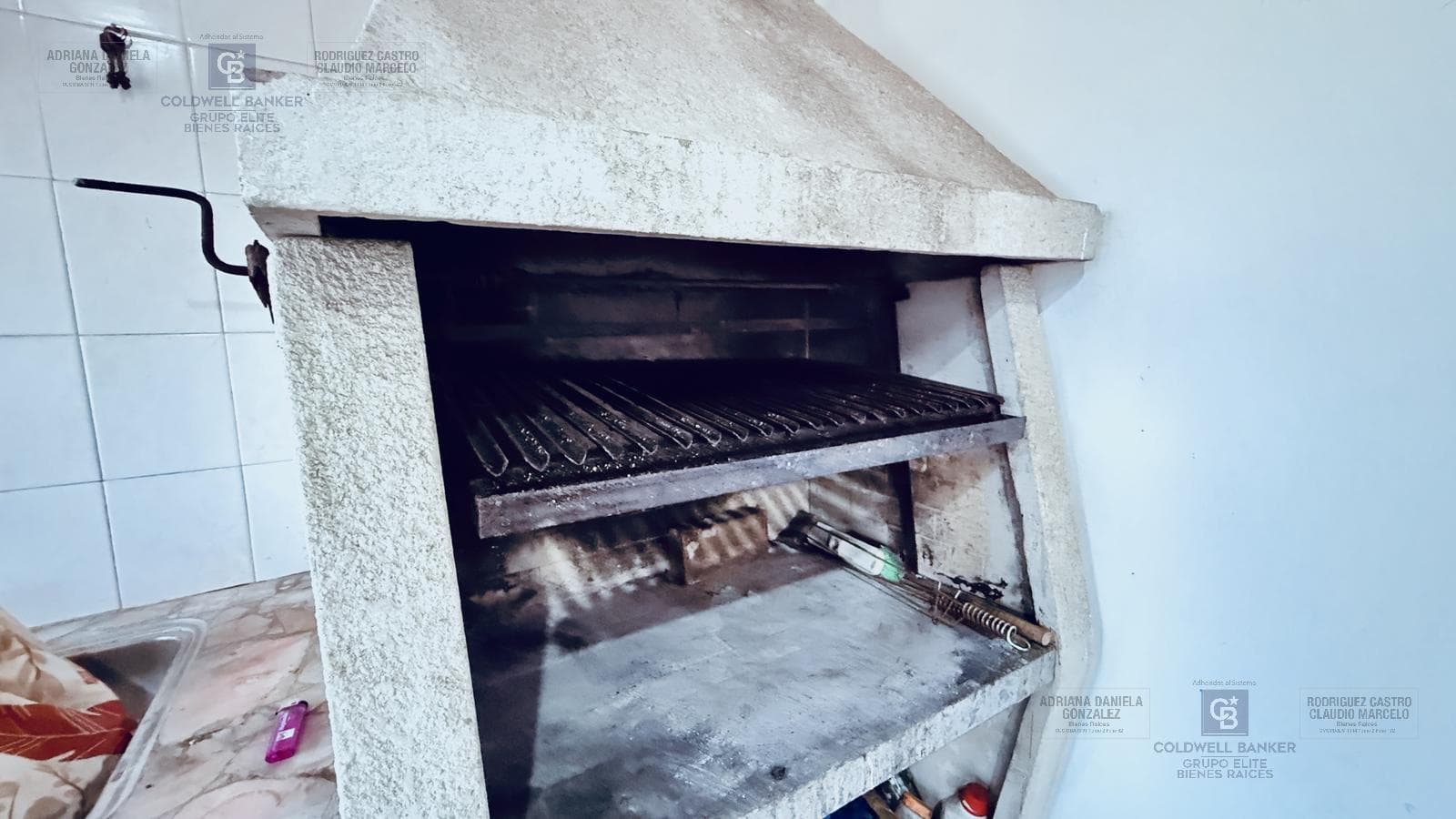 4-ROOM HOUSE FOR SALE ON PRIVATE LOT WITH TERRACE, LIVING ROOM, AND BARBECUE AREA IN BARRACAS