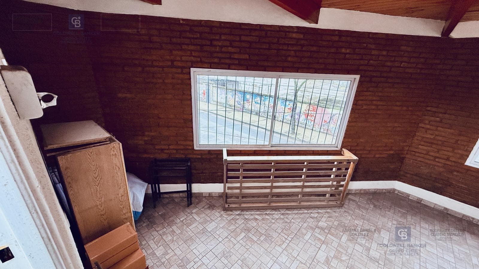 4-ROOM HOUSE FOR SALE ON PRIVATE LOT WITH TERRACE, LIVING ROOM, AND BARBECUE AREA IN BARRACAS