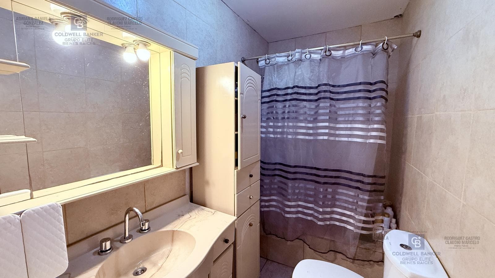 4-ROOM HOUSE FOR SALE ON PRIVATE LOT WITH TERRACE, LIVING ROOM, AND BARBECUE AREA IN BARRACAS