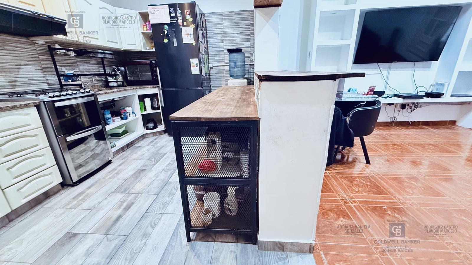 4-ROOM HOUSE FOR SALE ON PRIVATE LOT WITH TERRACE, LIVING ROOM, AND BARBECUE AREA IN BARRACAS