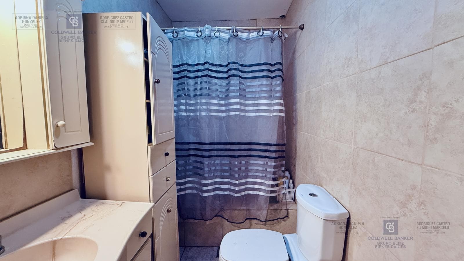 4-ROOM HOUSE FOR SALE ON PRIVATE LOT WITH TERRACE, LIVING ROOM, AND BARBECUE AREA IN BARRACAS