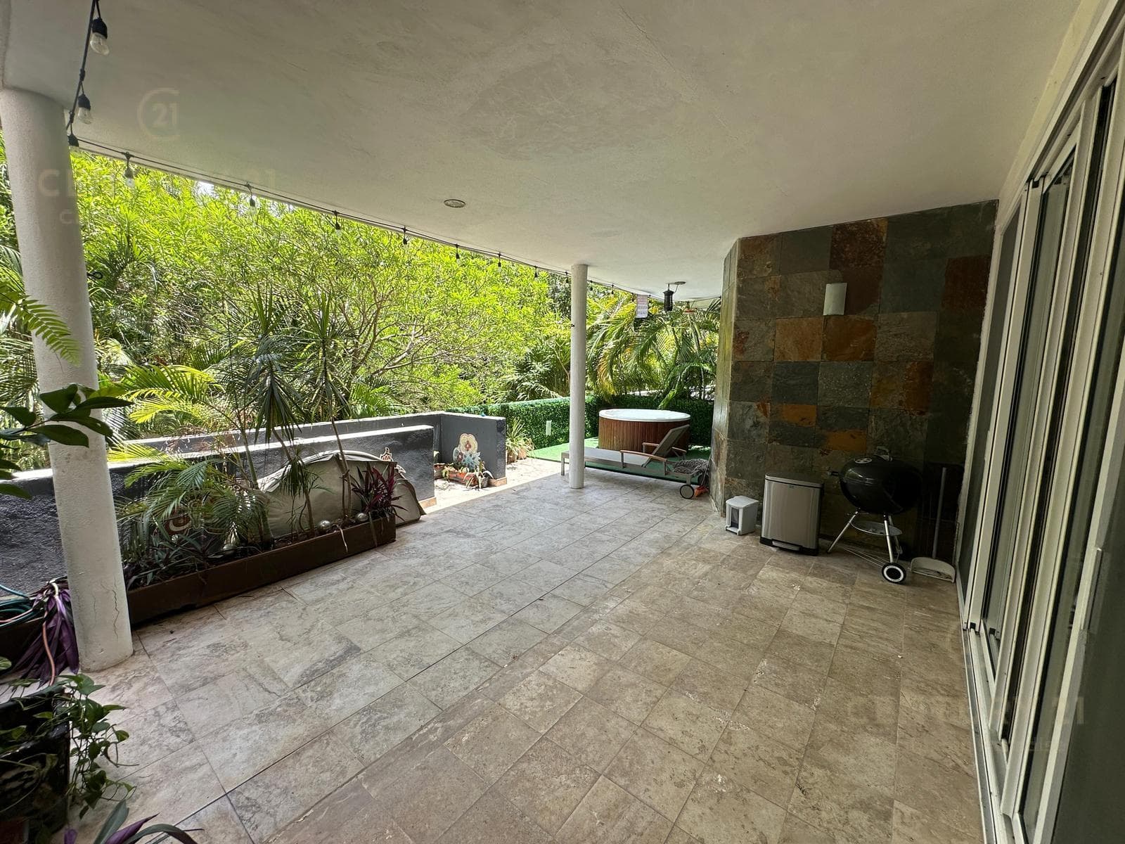 Amplio departamento en Venta 2R/2,5B a una cuadra del Mar Playa del Carmen P4462
