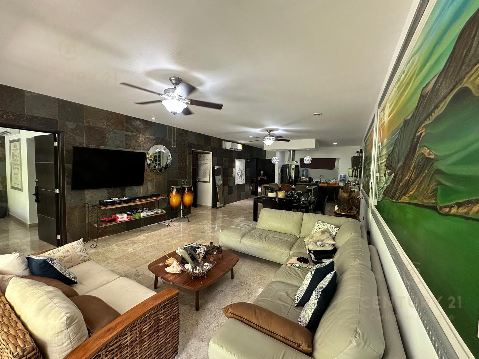 Spacious 2-bedroom, 2.5-bathroom apartment for sale, one block from the ocean in Playa del Carmen P4462