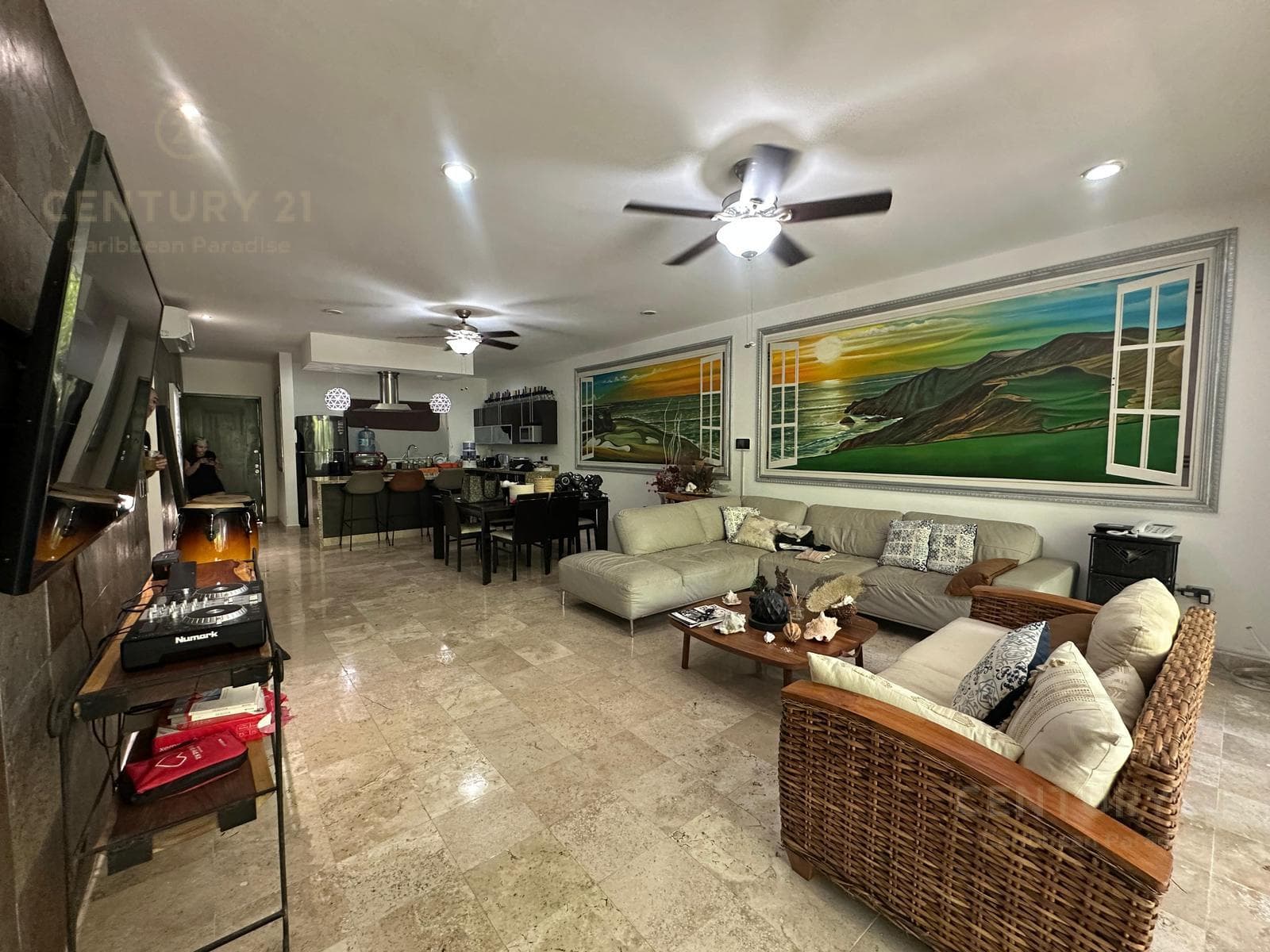 Spacious 2-bedroom, 2.5-bathroom apartment for sale, one block from the ocean in Playa del Carmen P4462