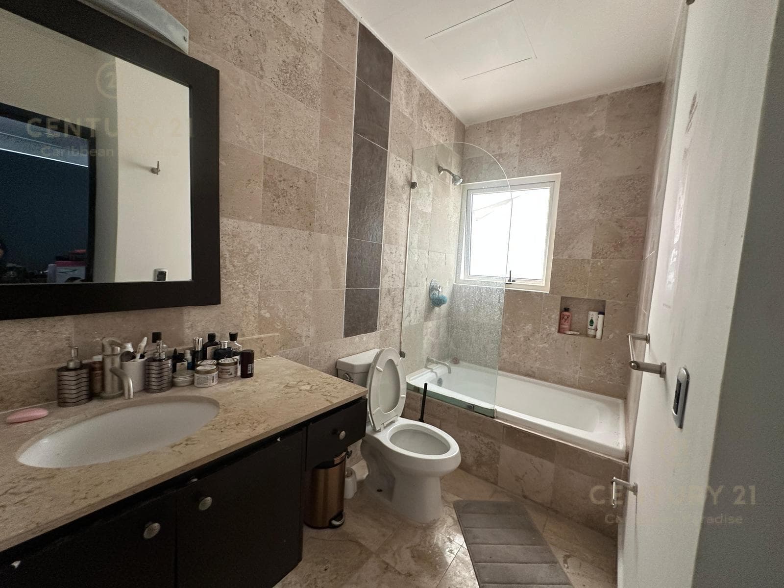 Amplio departamento en Venta 2R/2,5B a una cuadra del Mar Playa del Carmen P4462