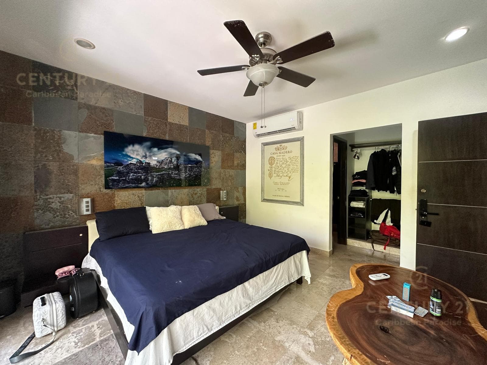 Amplio departamento en Venta 2R/2,5B a una cuadra del Mar Playa del Carmen P4462