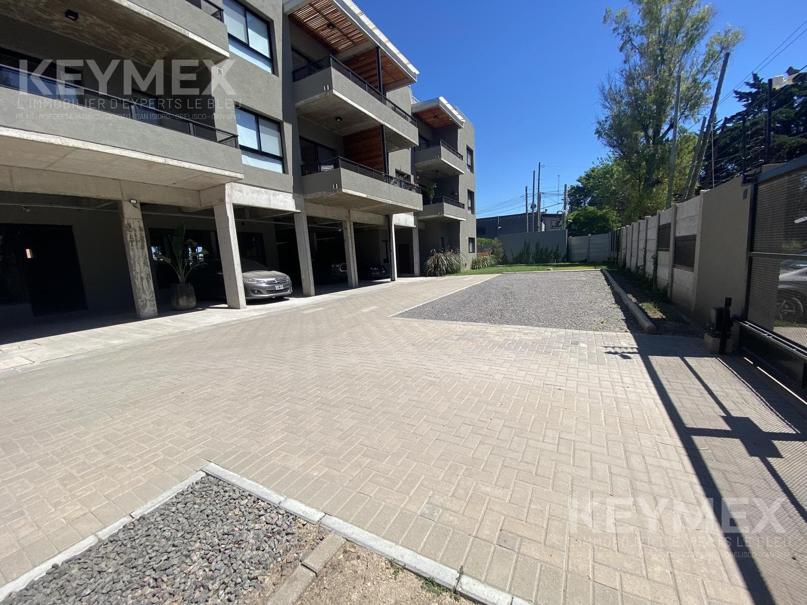 RENTAL: 2-room apartment in Pilar—excellent location