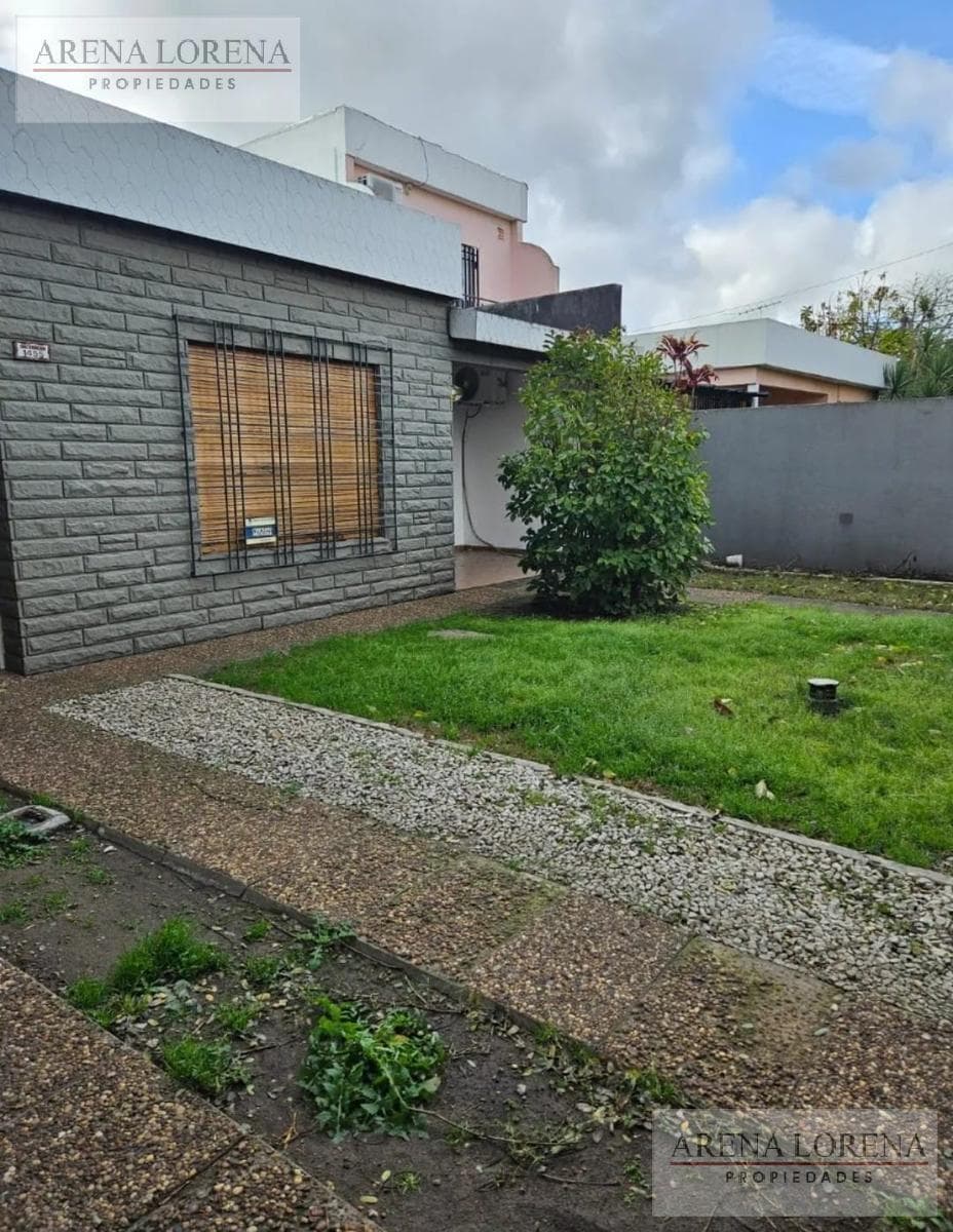 House for Sale: 3 Bedrooms, Pool Area in Ituzaingó Norte