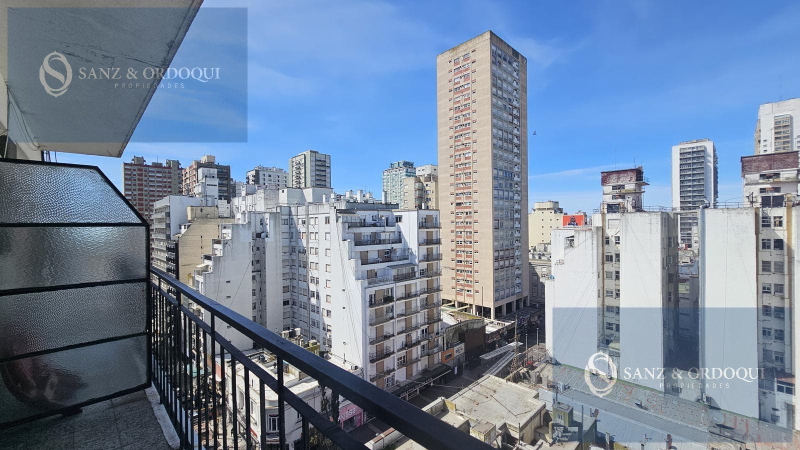 For Sale - Two-room apartment facing the street with a balcony - Santa Fe 1715