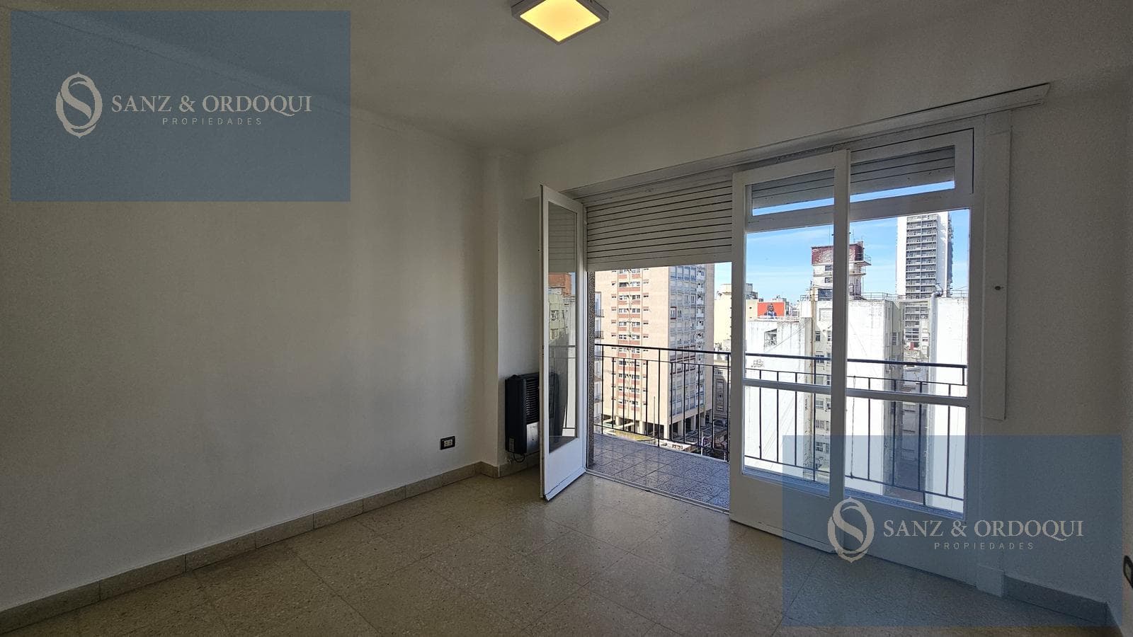 For Sale - Two-room apartment facing the street with a balcony - Santa Fe 1715