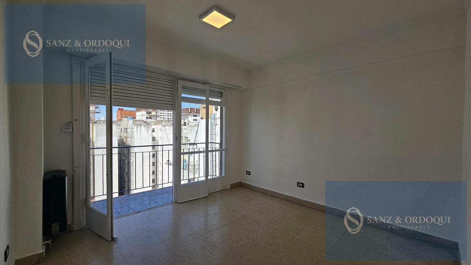 For Sale - Two-room apartment facing the street with a balcony - Santa Fe 1715