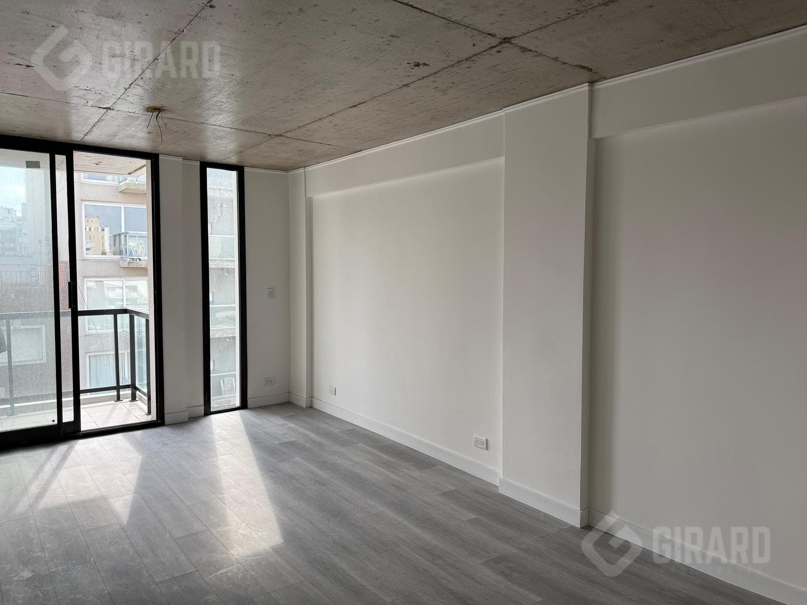 Brand-new 1-room apartment for sale in the Chauvin neighborhood