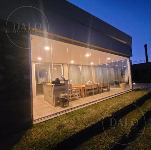 4-Room House for Sale in Puertos, Muelles