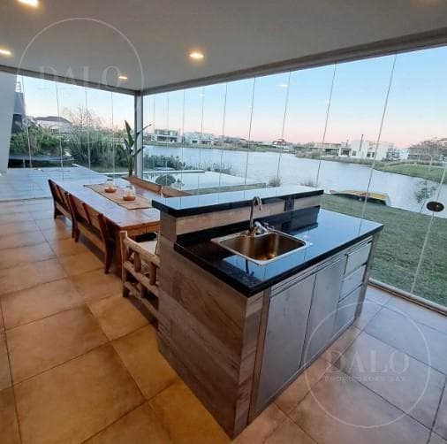 4-Room House for Sale in Puertos, Muelles