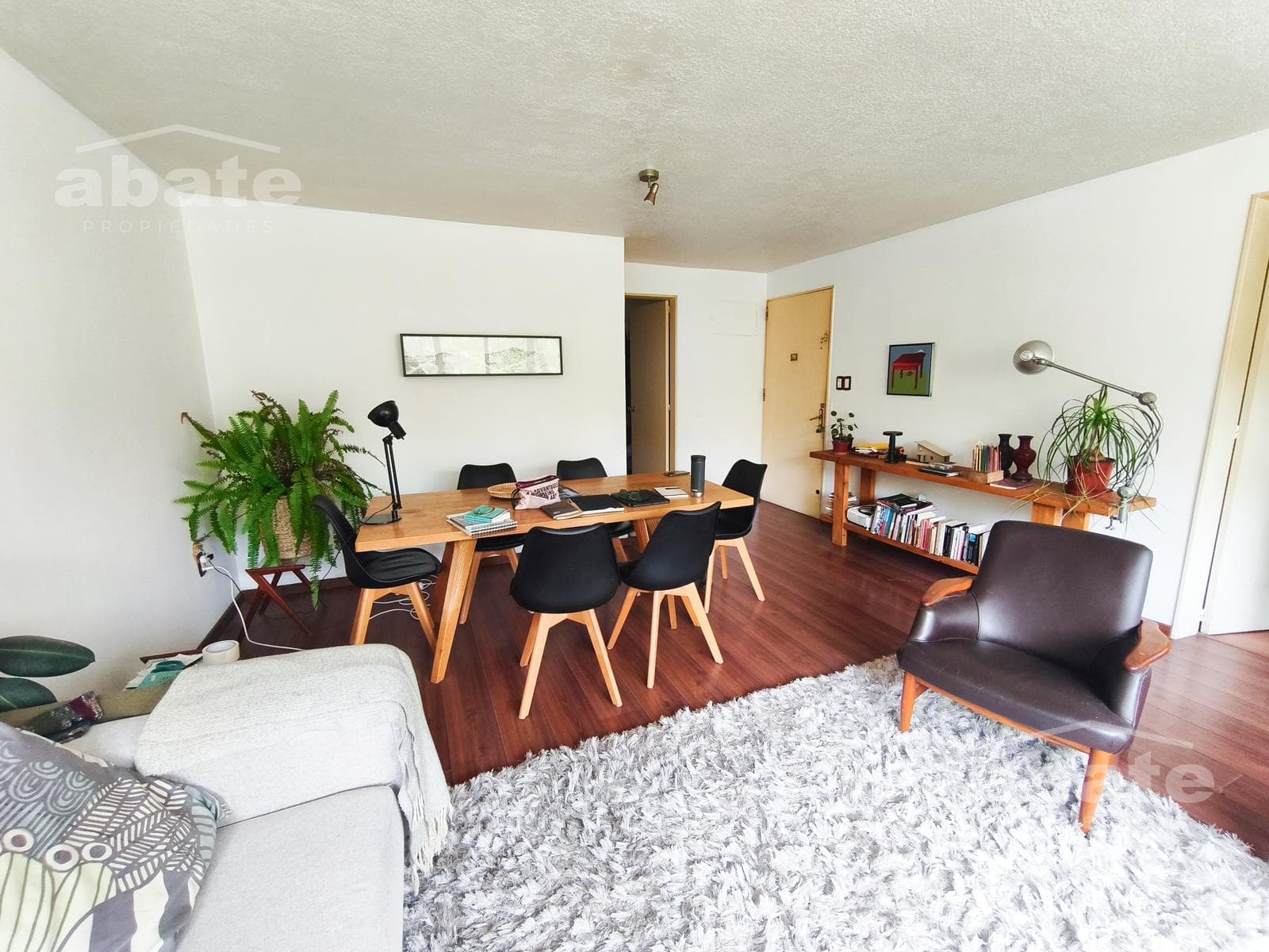 3-bedroom, 2-bathroom apartment in Pocitos, Montevideo. Just steps from Av. Brasil and Berro.