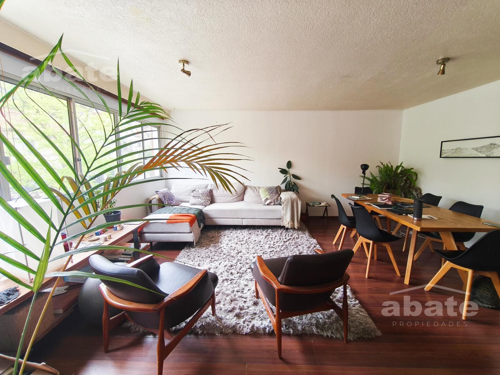 3-bedroom, 2-bathroom apartment in Pocitos, Montevideo. Just steps from Av. Brasil and Berro.