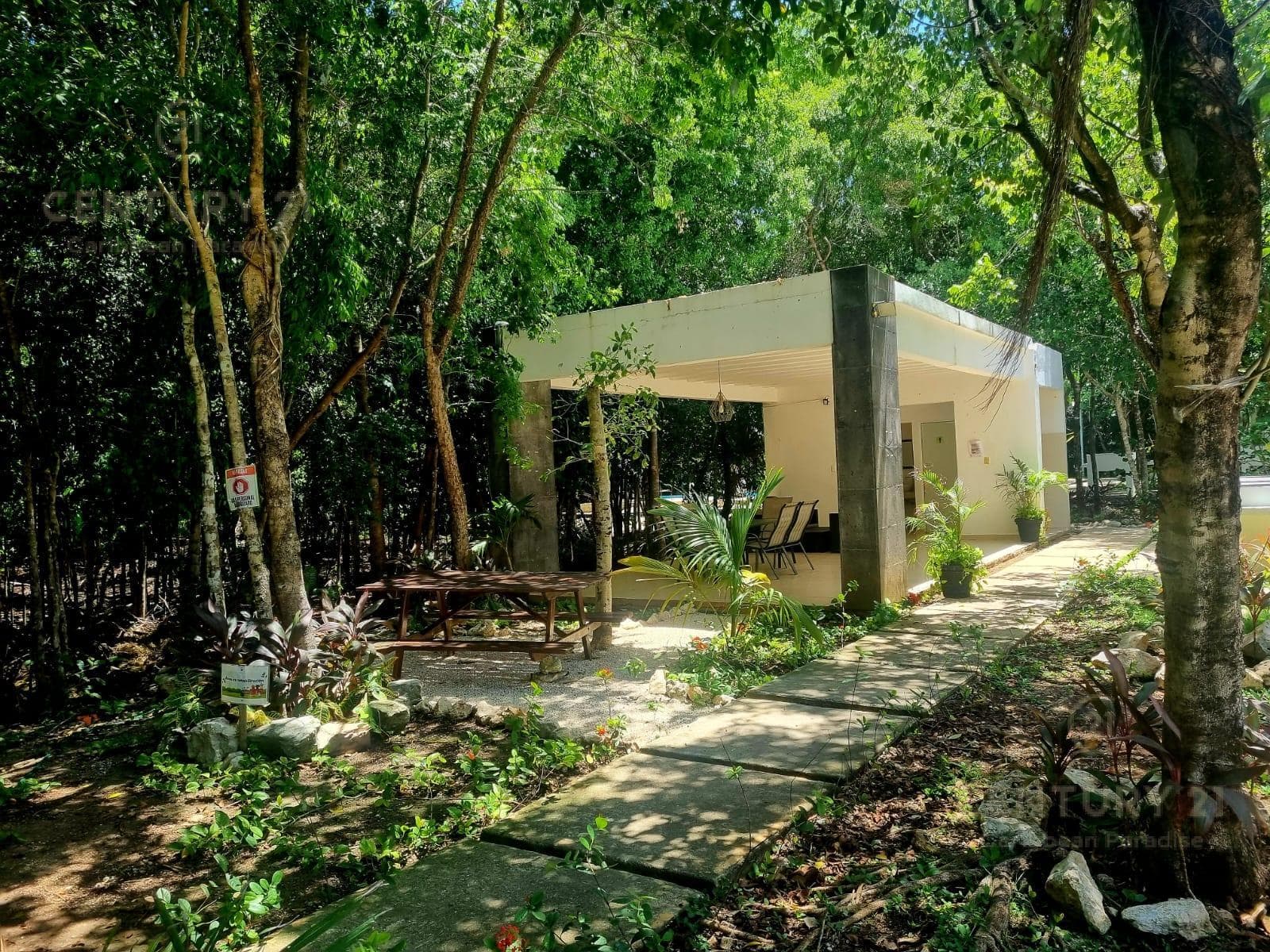 En Venta casa 3 recamaras sin muebles, SELVANOVA, Playa del Carmen P4463