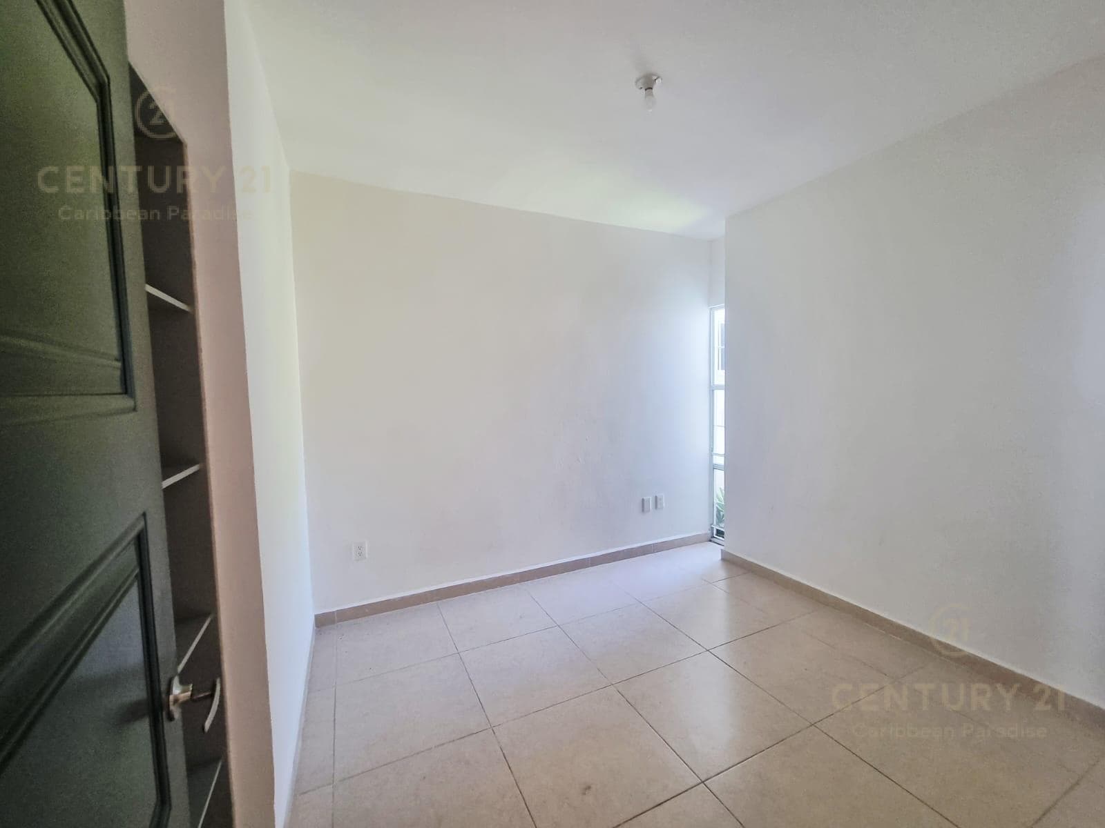 En Venta casa 3 recamaras sin muebles, SELVANOVA, Playa del Carmen P4463