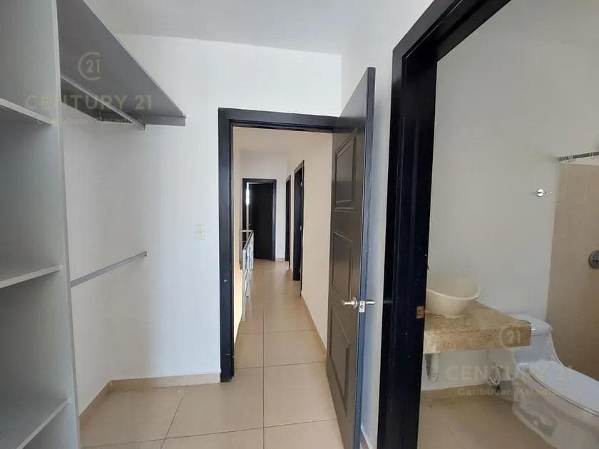 En Venta casa 3 recamaras sin muebles, SELVANOVA, Playa del Carmen P4463