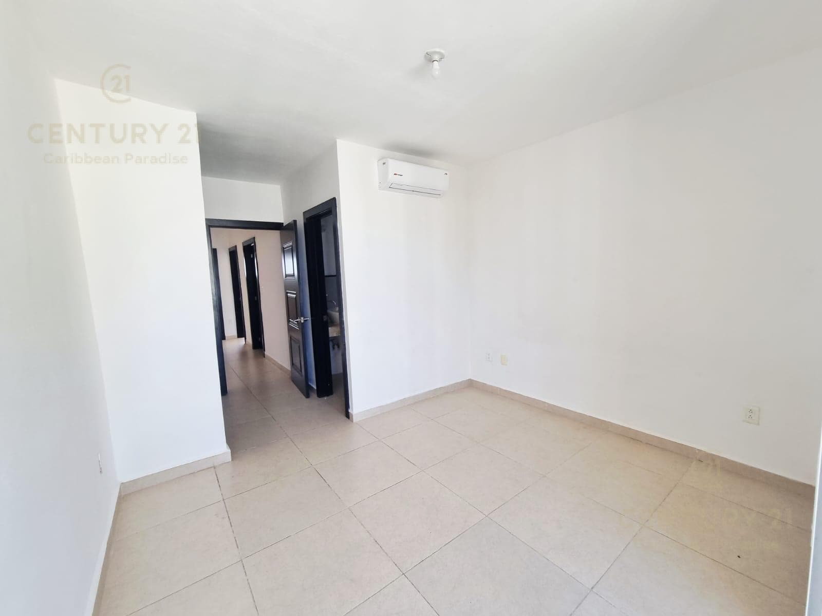 En Venta casa 3 recamaras sin muebles, SELVANOVA, Playa del Carmen P4463