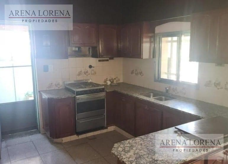5-room house with a garage