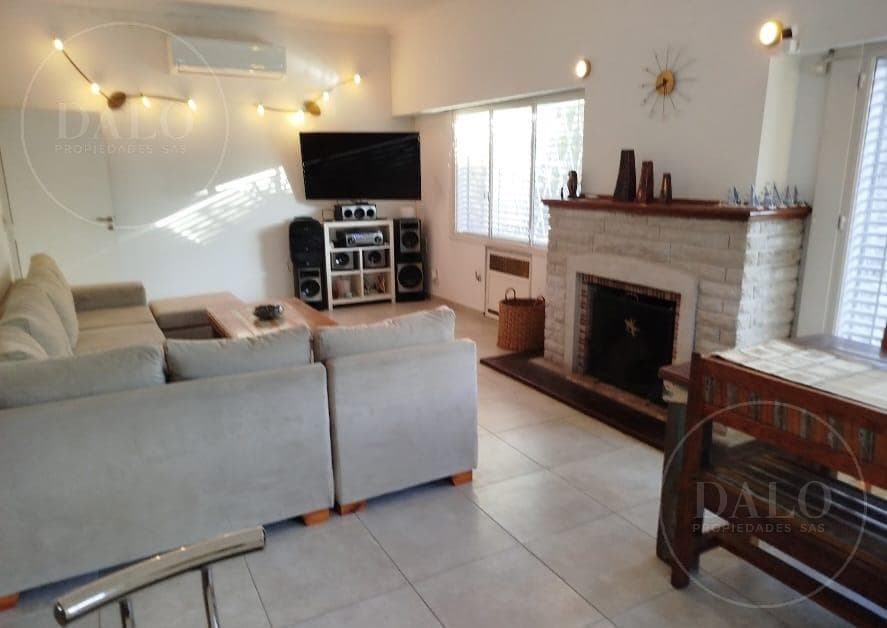5-room house with guest quarters for sale in San Isidro