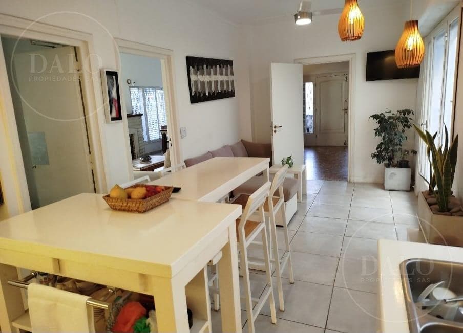 5-room house with guest quarters for sale in San Isidro