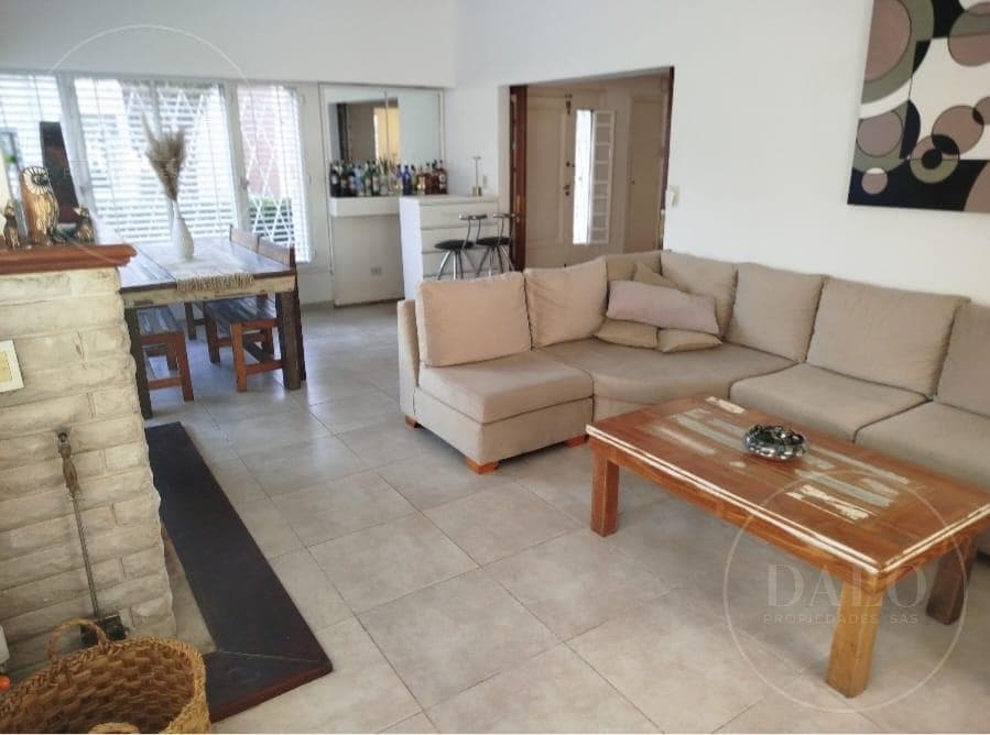 5-room house with guest quarters for sale in San Isidro