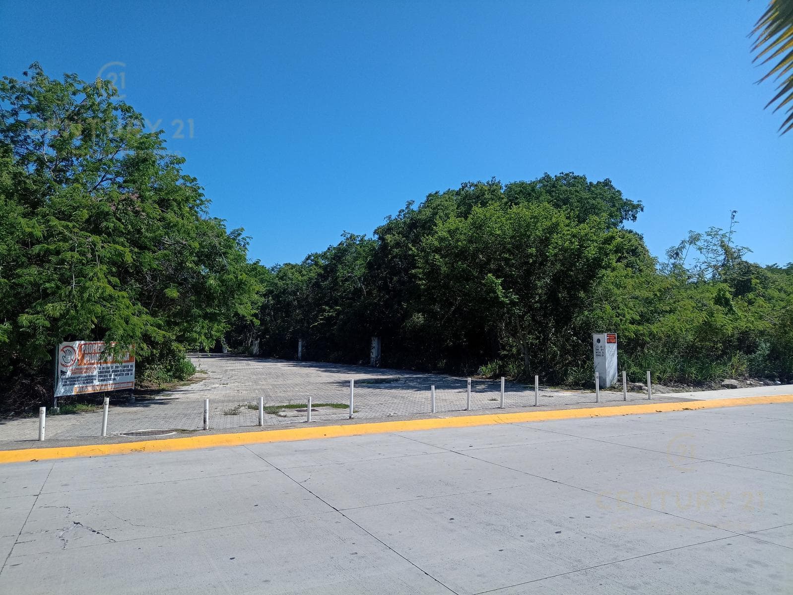 Land for Sale at Cruz de Servicios on Chemuyil Avenue