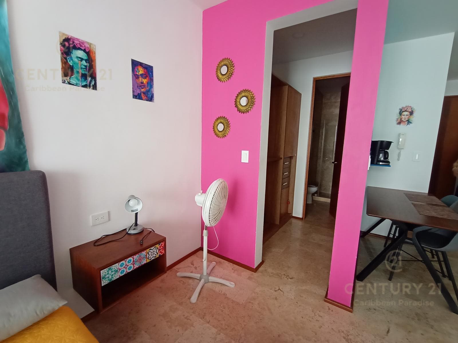 Renta lindo Estudio en Condo con Rooftop Centro Playa del Carmen P4478