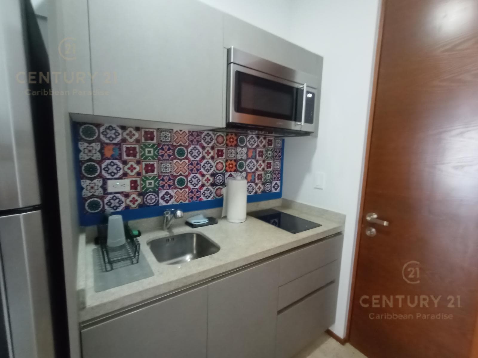 Renta lindo Estudio en Condo con Rooftop Centro Playa del Carmen P4478