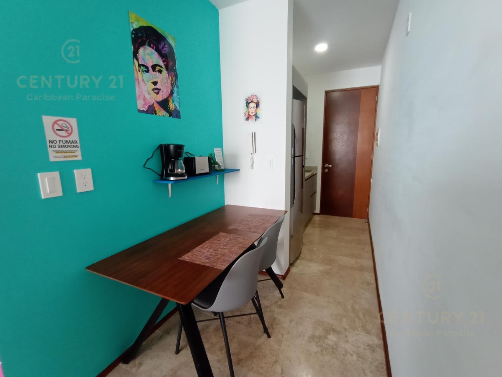 Renta lindo Estudio en Condo con Rooftop Centro Playa del Carmen P4478