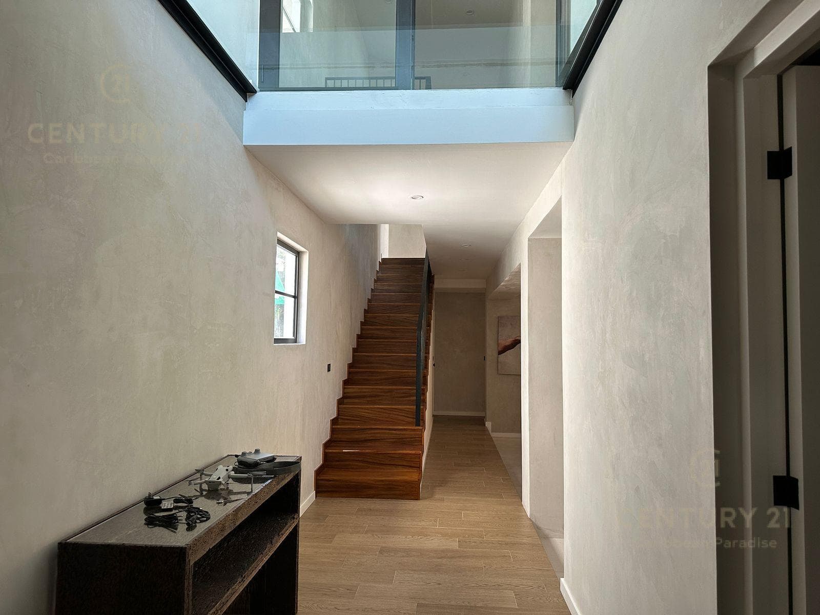 Beautiful furnished home for sale with solar panels, featuring 4 bedrooms and 4.5 bathrooms, in Playacar 2, Playa del Carmen. P4474