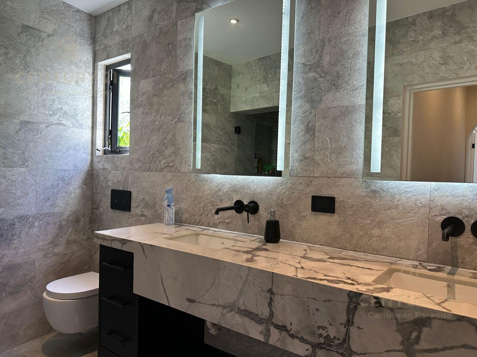 Hermosa Residencia amueblada en venta con paneles solares de 4h/4.5b en Playacar 2, Playa del Carmen. P4474