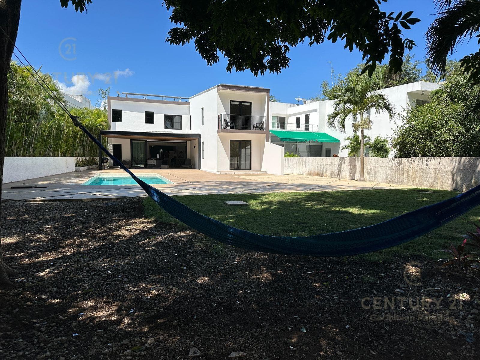 Hermosa Residencia amueblada en venta con paneles solares de 4h/4.5b en Playacar 2, Playa del Carmen. P4474