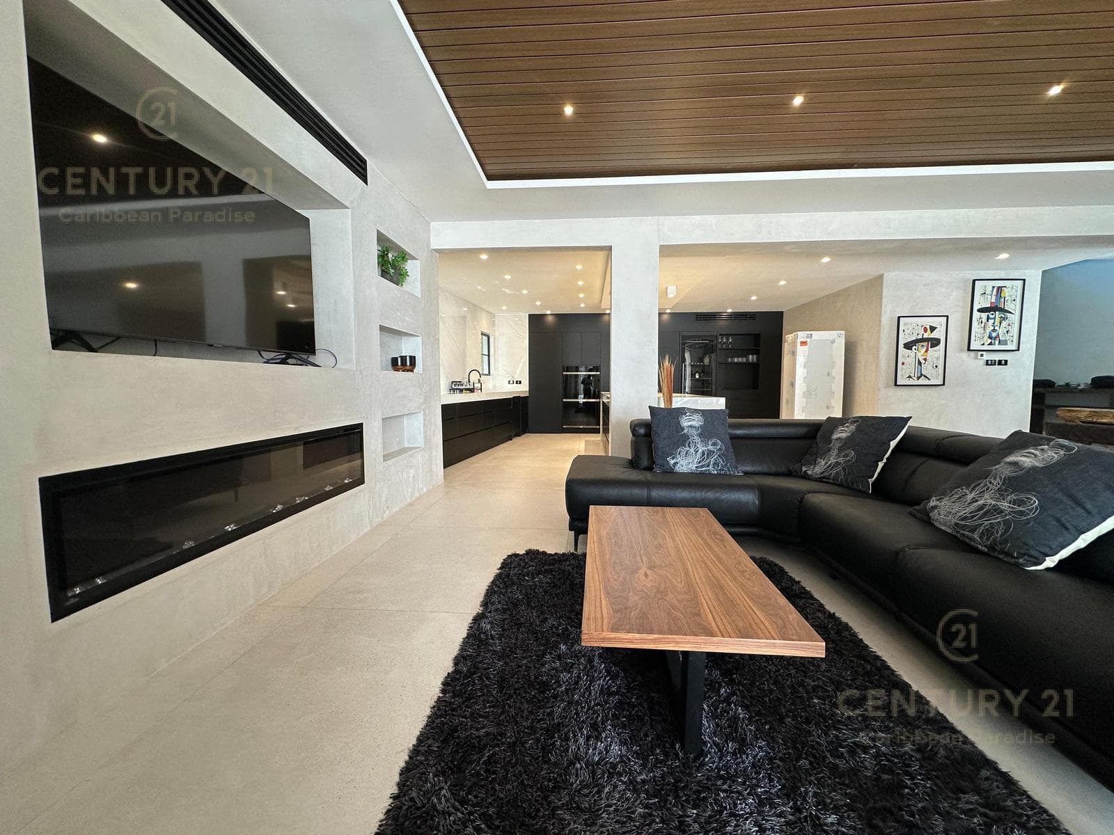 Beautiful furnished home for sale with solar panels, featuring 4 bedrooms and 4.5 bathrooms, in Playacar 2, Playa del Carmen. P4474