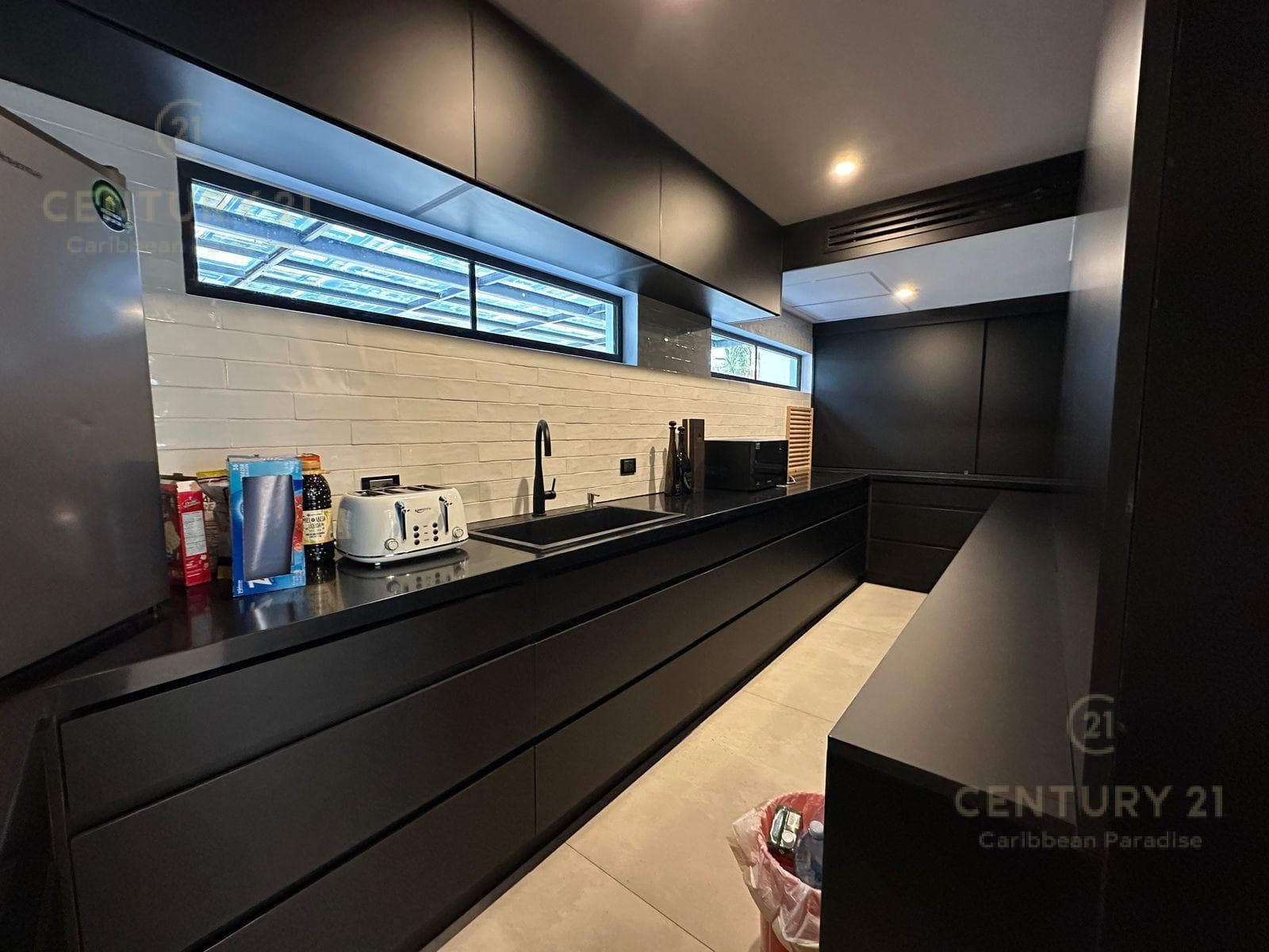 Hermosa Residencia amueblada en venta con paneles solares de 4h/4.5b en Playacar 2, Playa del Carmen. P4474