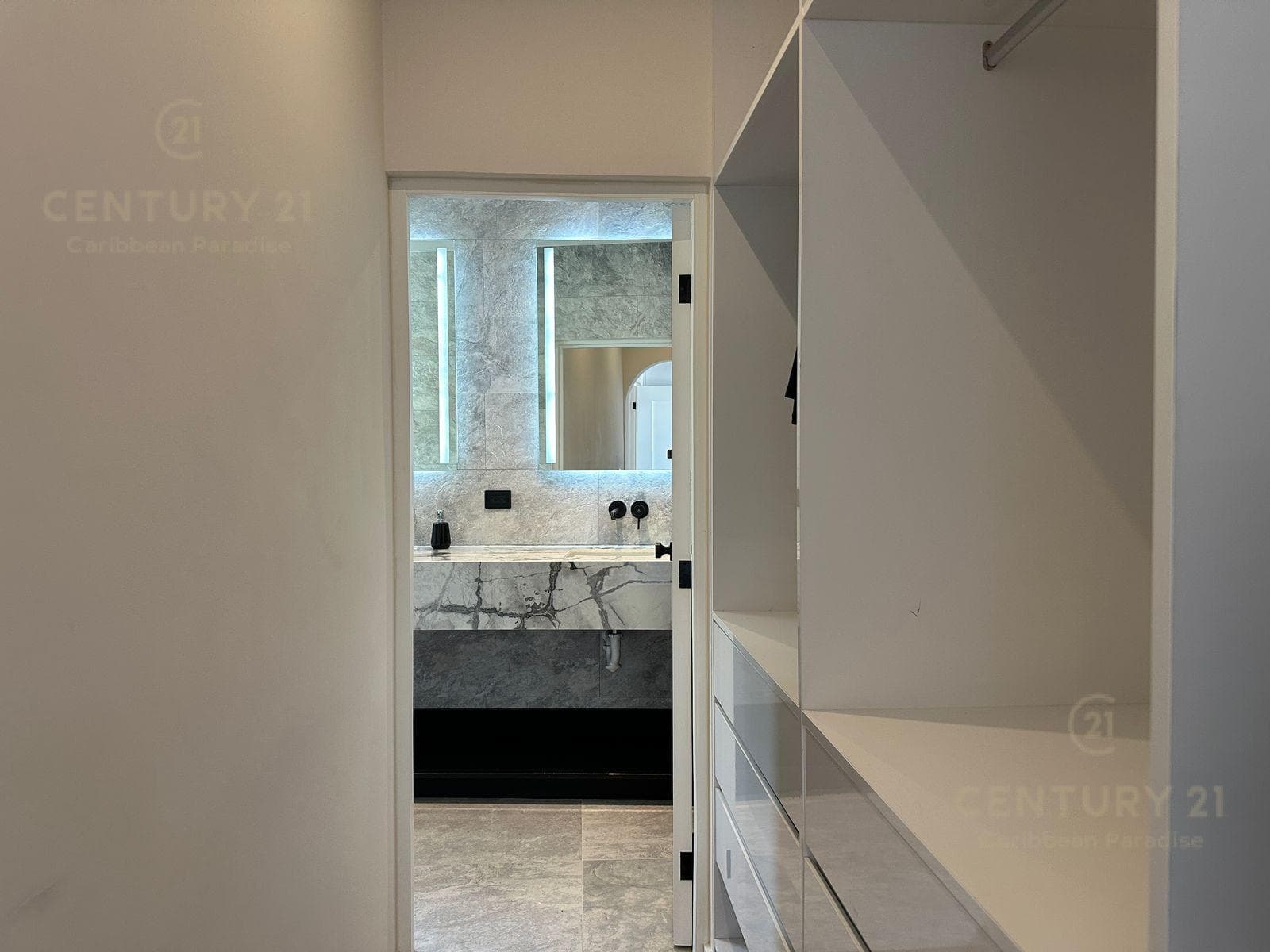 Hermosa Residencia amueblada en venta con paneles solares de 4h/4.5b en Playacar 2, Playa del Carmen. P4474