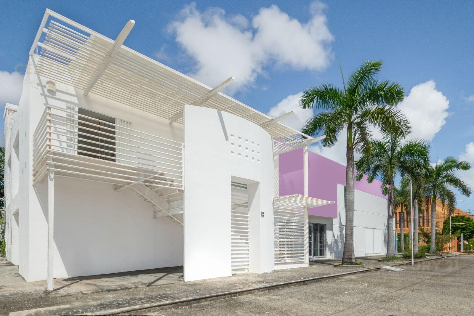 Office for Rent: 1,300 m², Av. Tulum C4096