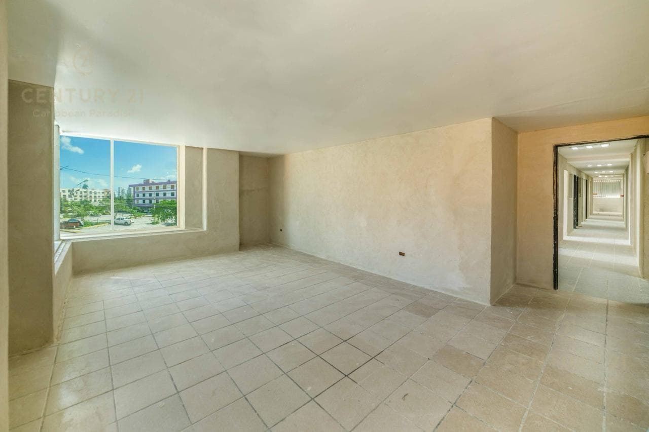 Office for Rent: 1,300 m², Av. Tulum C4096