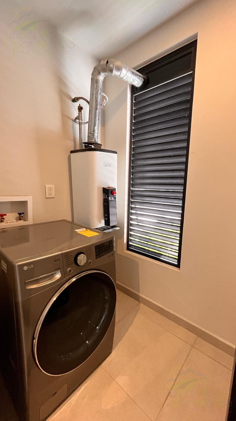 1st-Floor, 3-Bedroom Apartment in Zibata, Querétaro