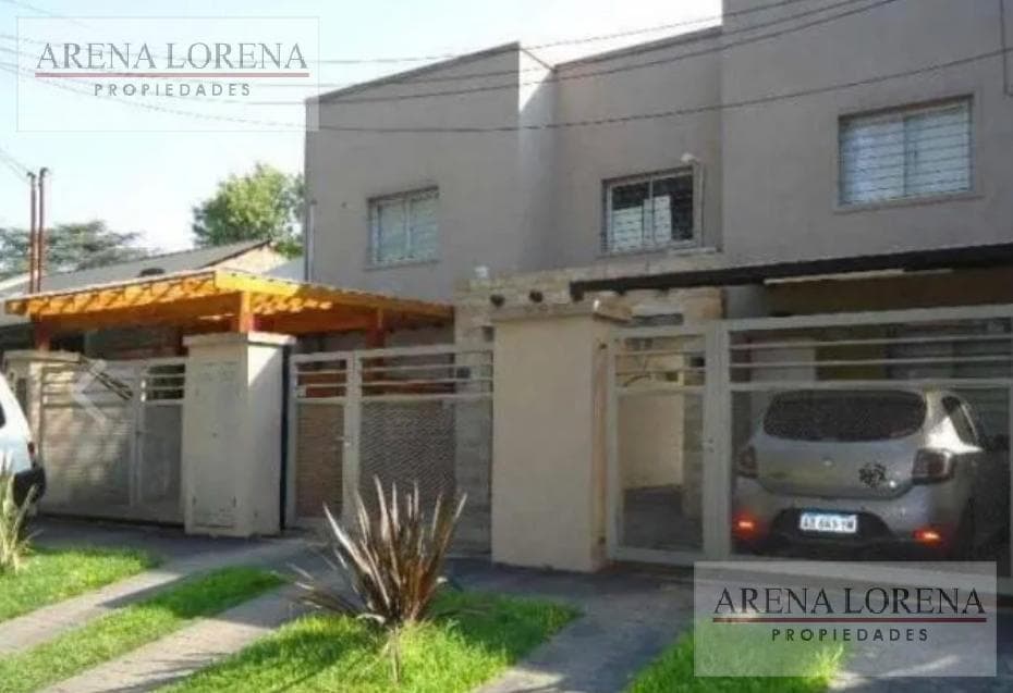 3-Bedroom, 2-Bathroom Duplex for Sale in Ituzaingó Norte