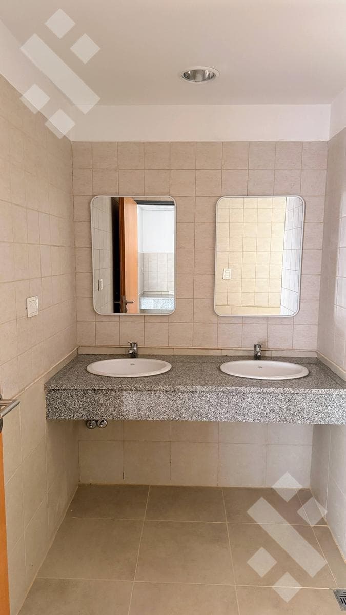 420 m² OFFICE SPACE FOR RENT WITH 2 COVERED PARKING SPACES - MICROCENTRO, NEUQUÉN